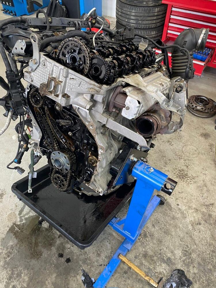 Motor beim Steuerkettenwechsel